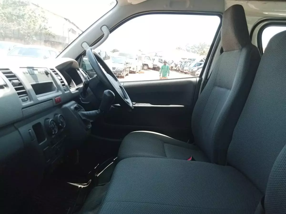 Toyota Hiace   - 2012