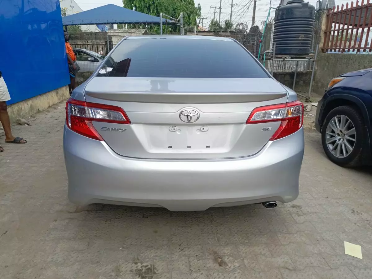 Toyota Camry   - 2012