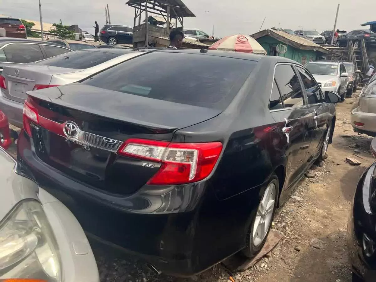 Toyota Camry   - 2012