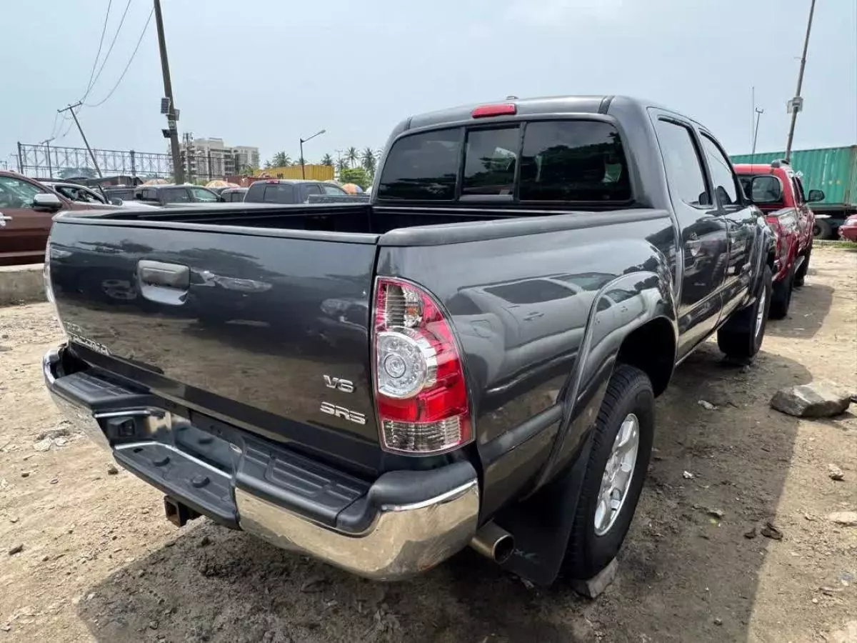 Toyota Tacoma   - 2011