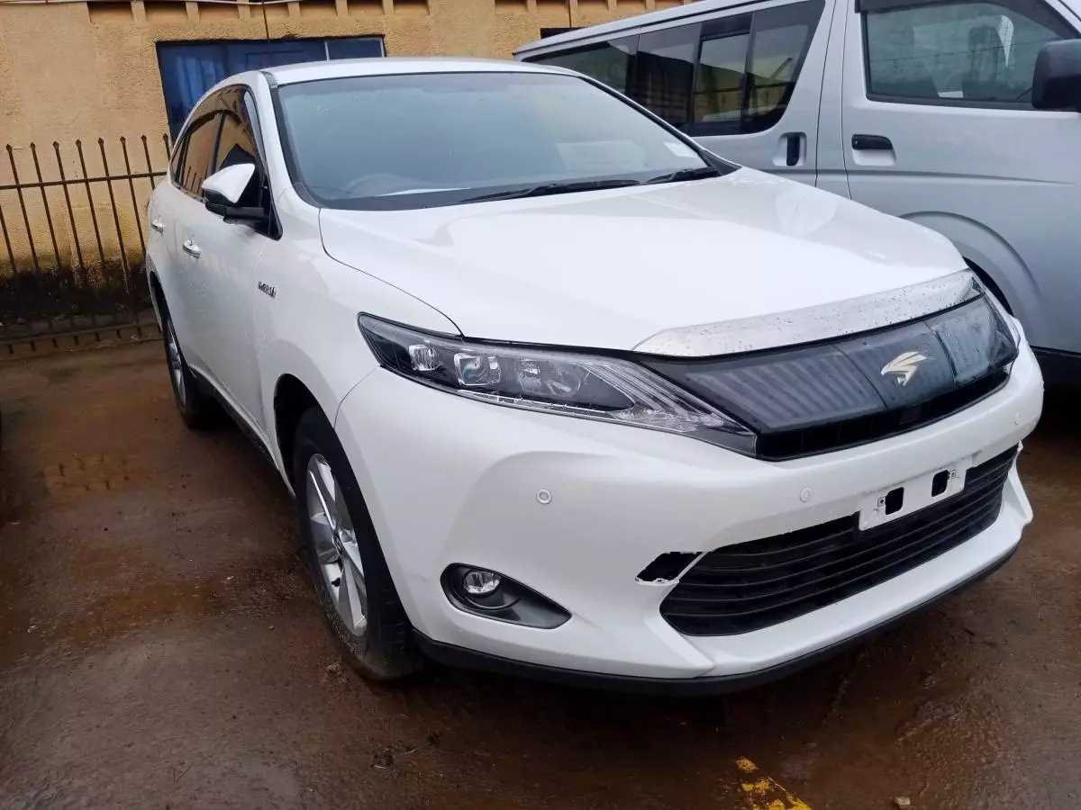 Toyota Harrier hybrid    - 2016