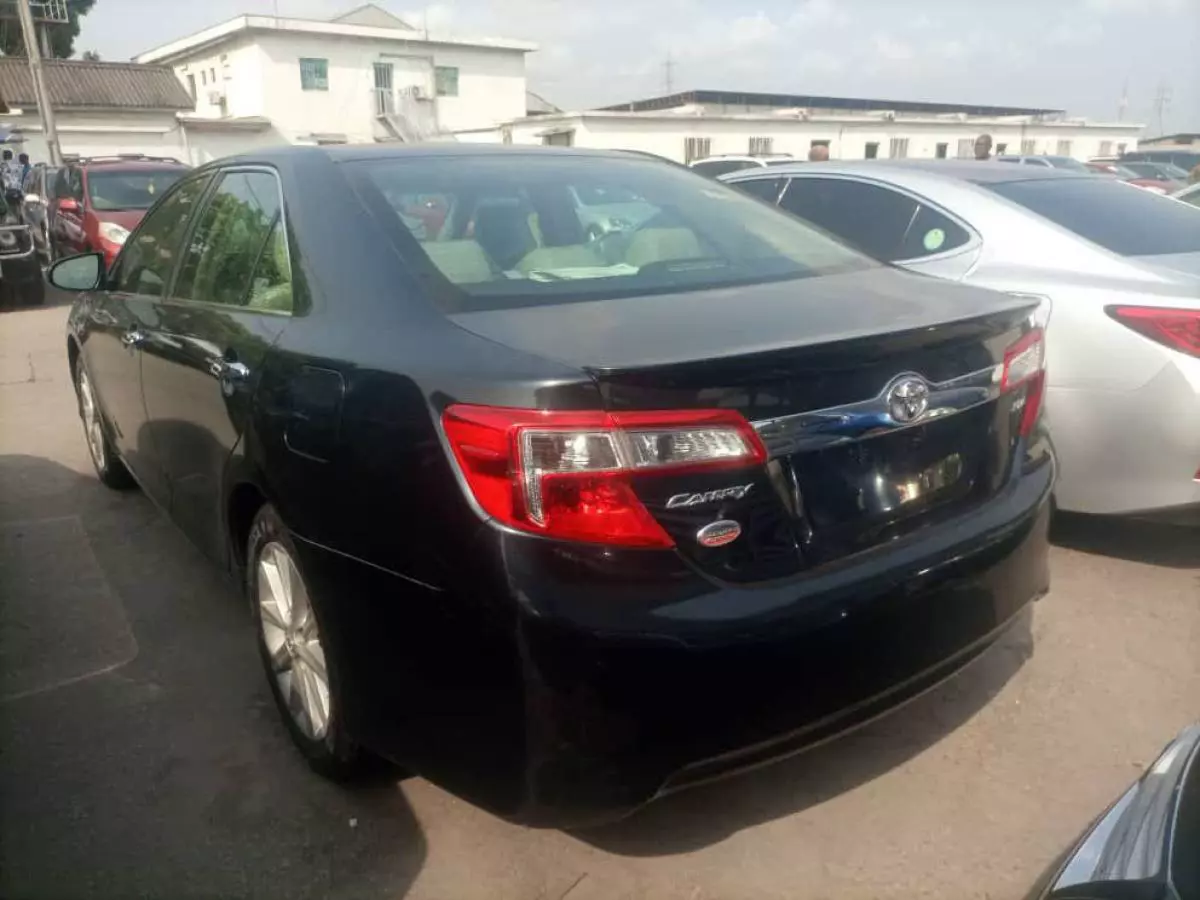 Toyota Camry - 2012