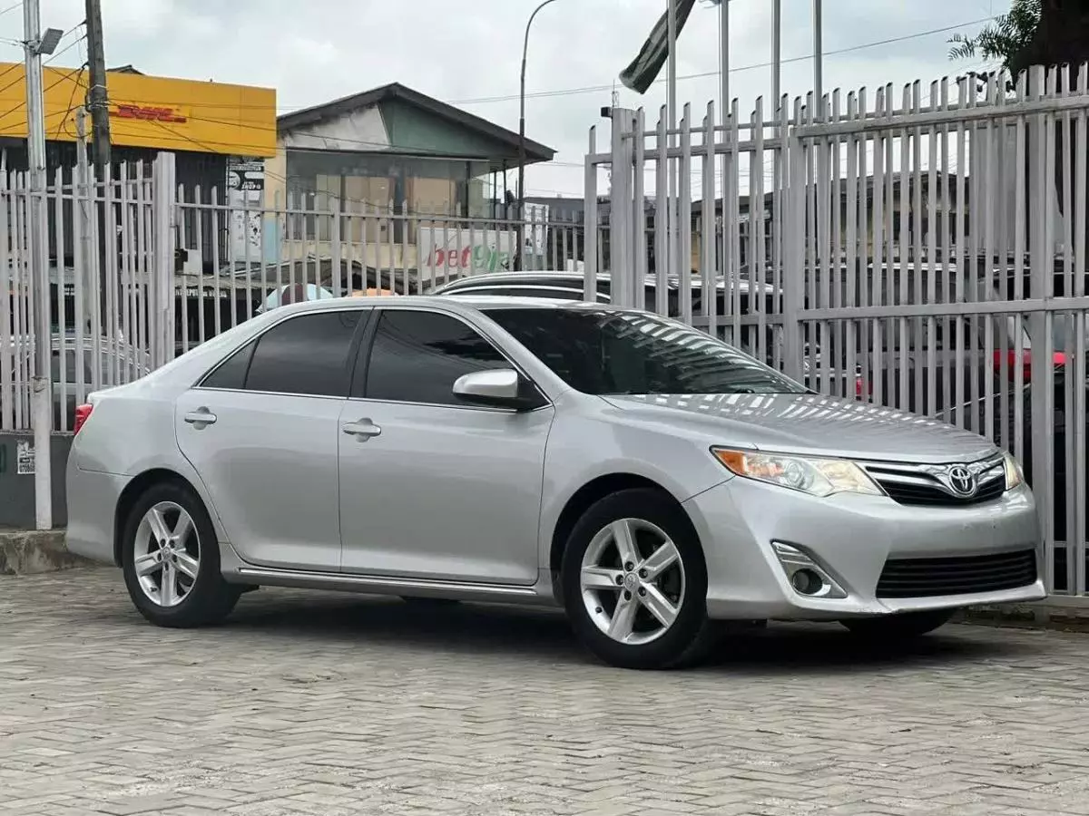 Toyota Camry   - 2014