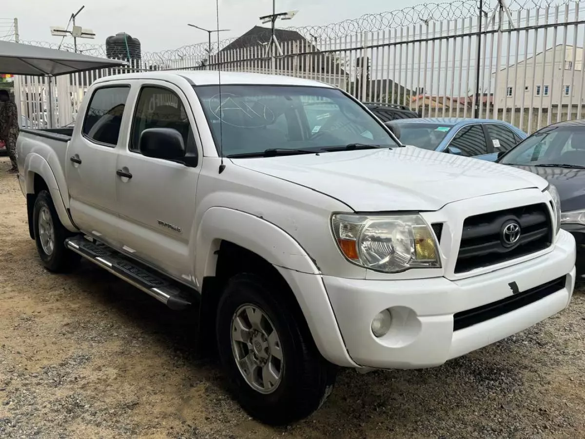 Toyota Tacoma   - 2011