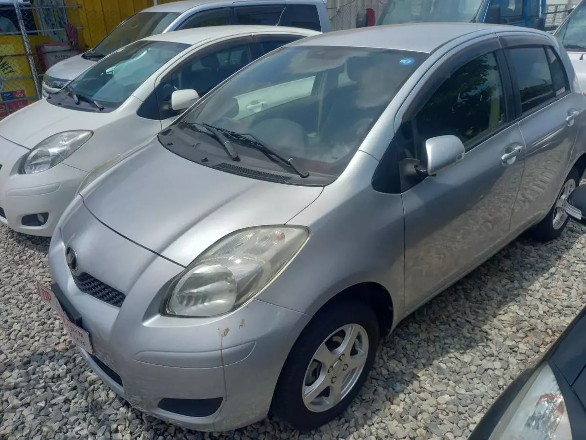 Toyota Vitz   - 2011