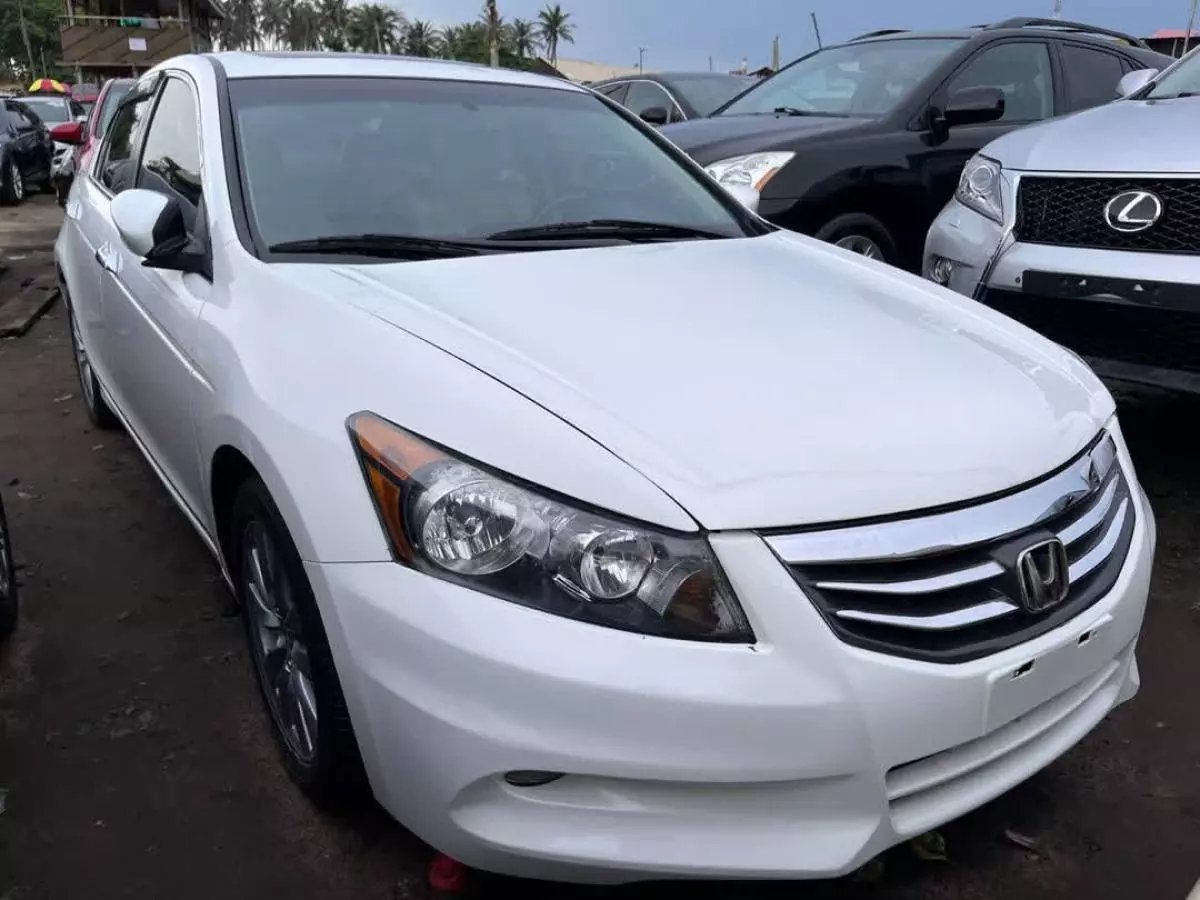 Honda Accord   - 2011