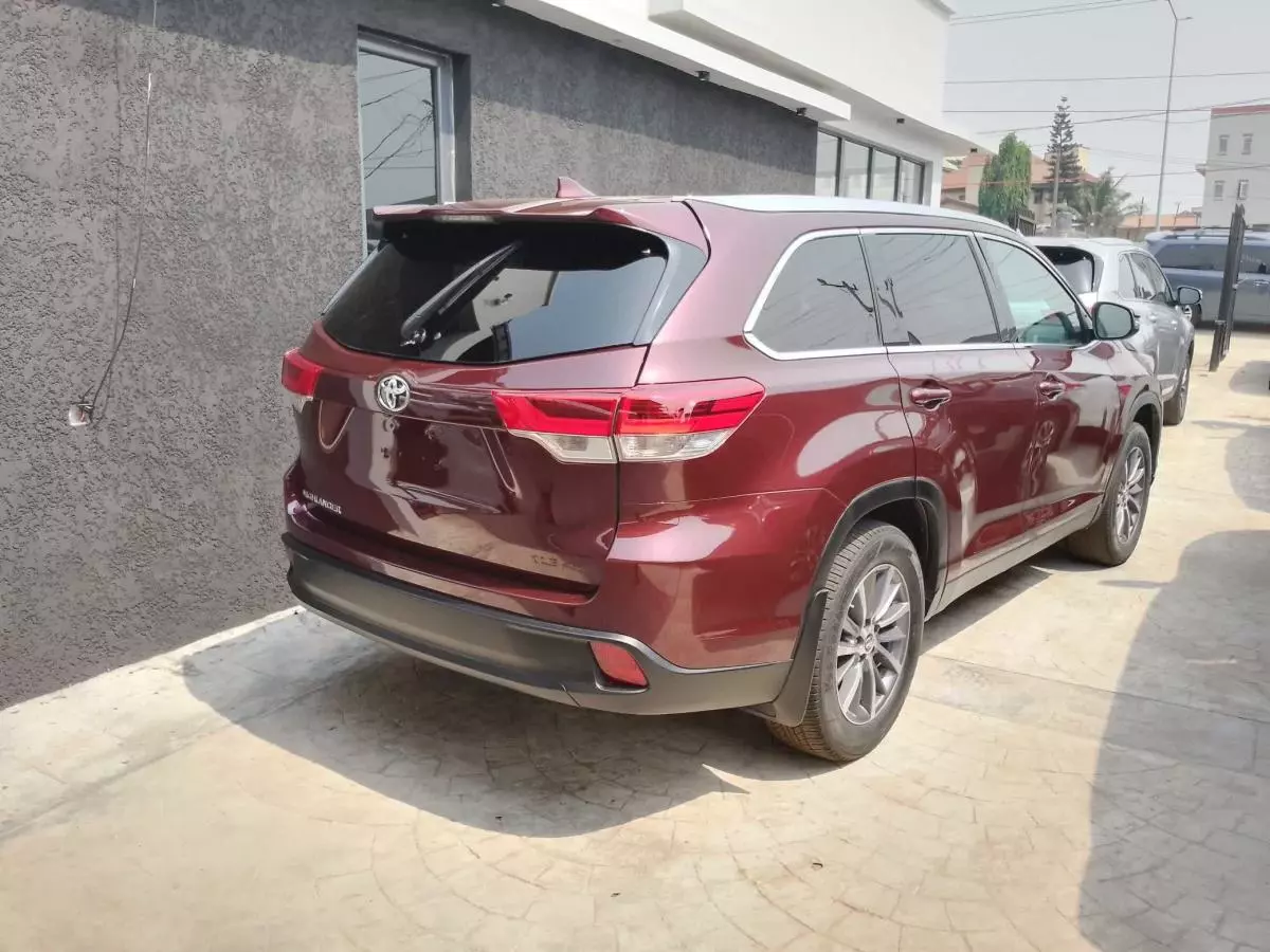 Toyota Highlander   - 2019