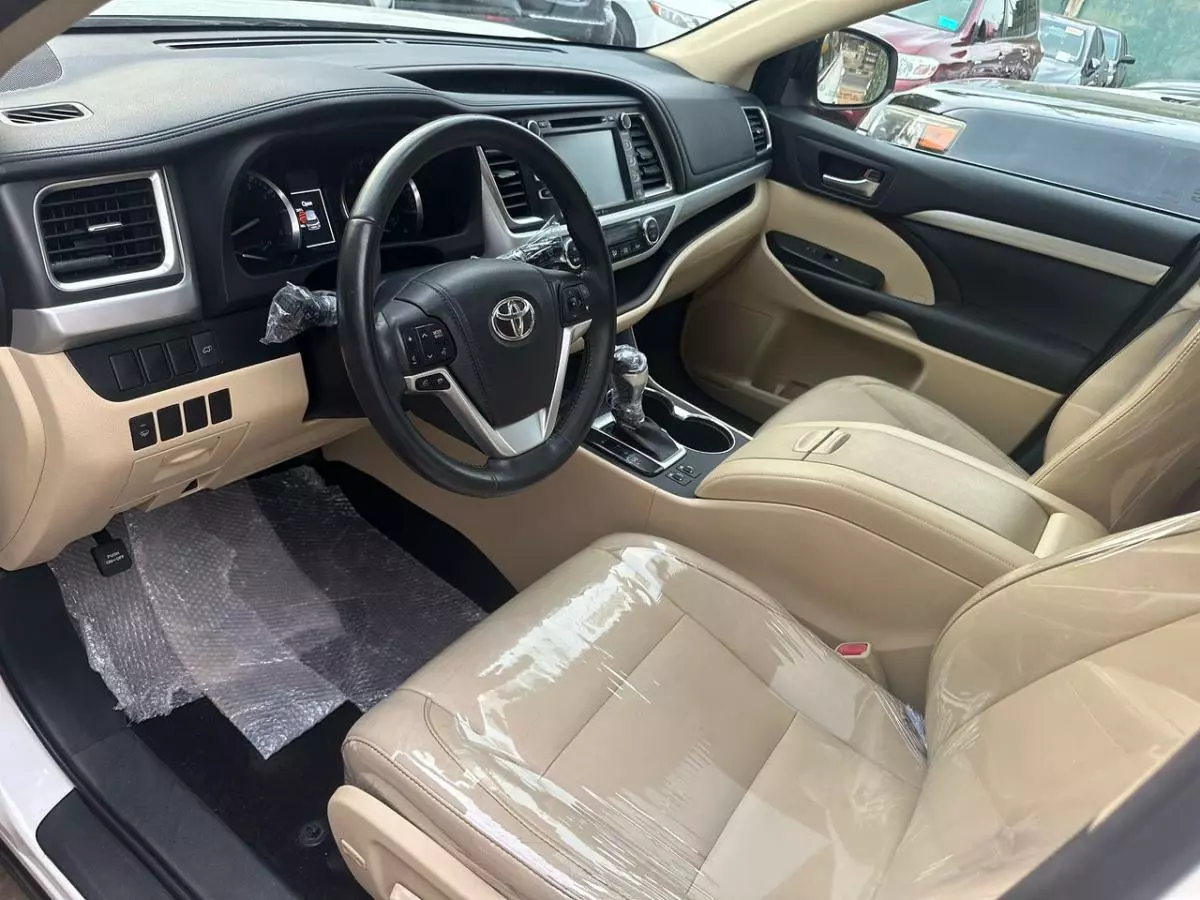 Toyota Highlander   - 2015