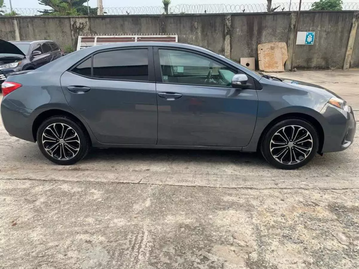 Toyota Corolla   - 2015