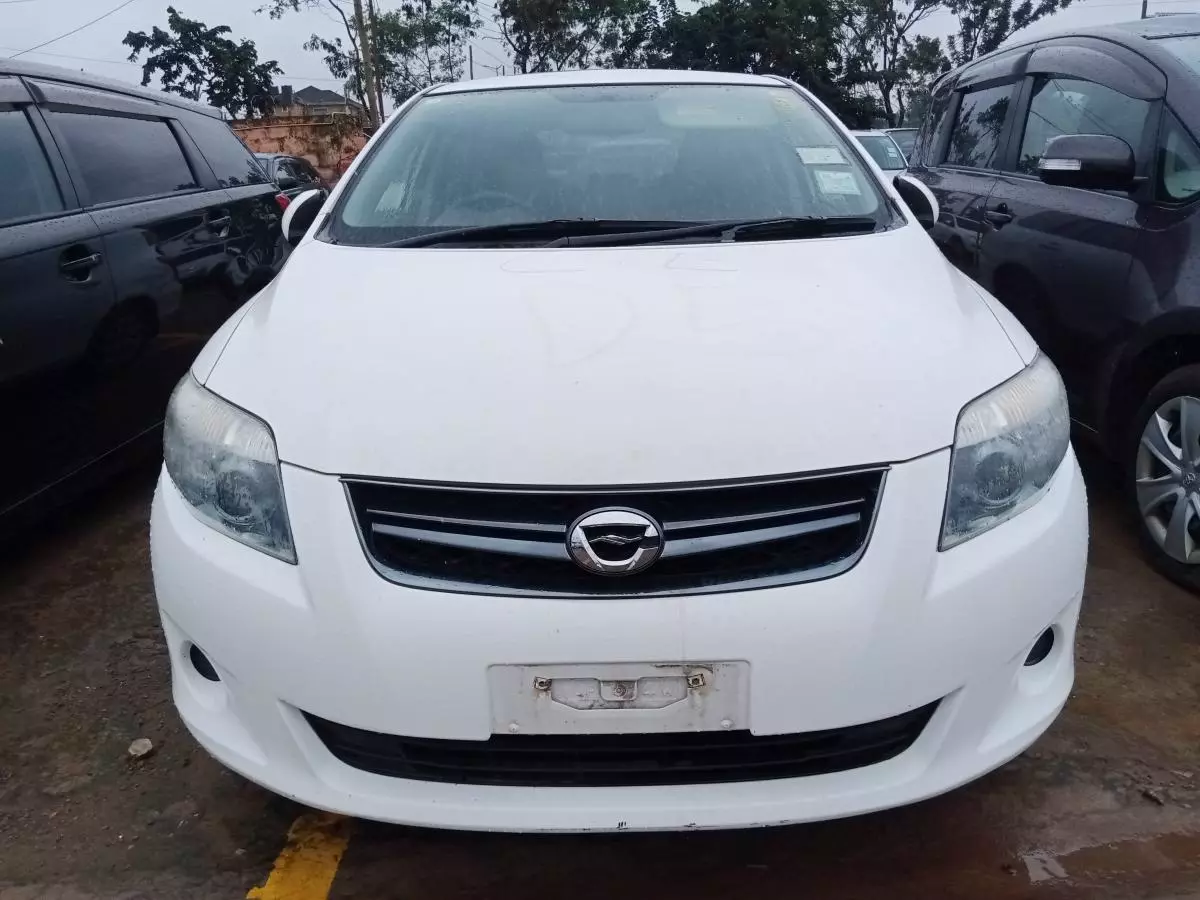 Toyota Fielder    - 2010