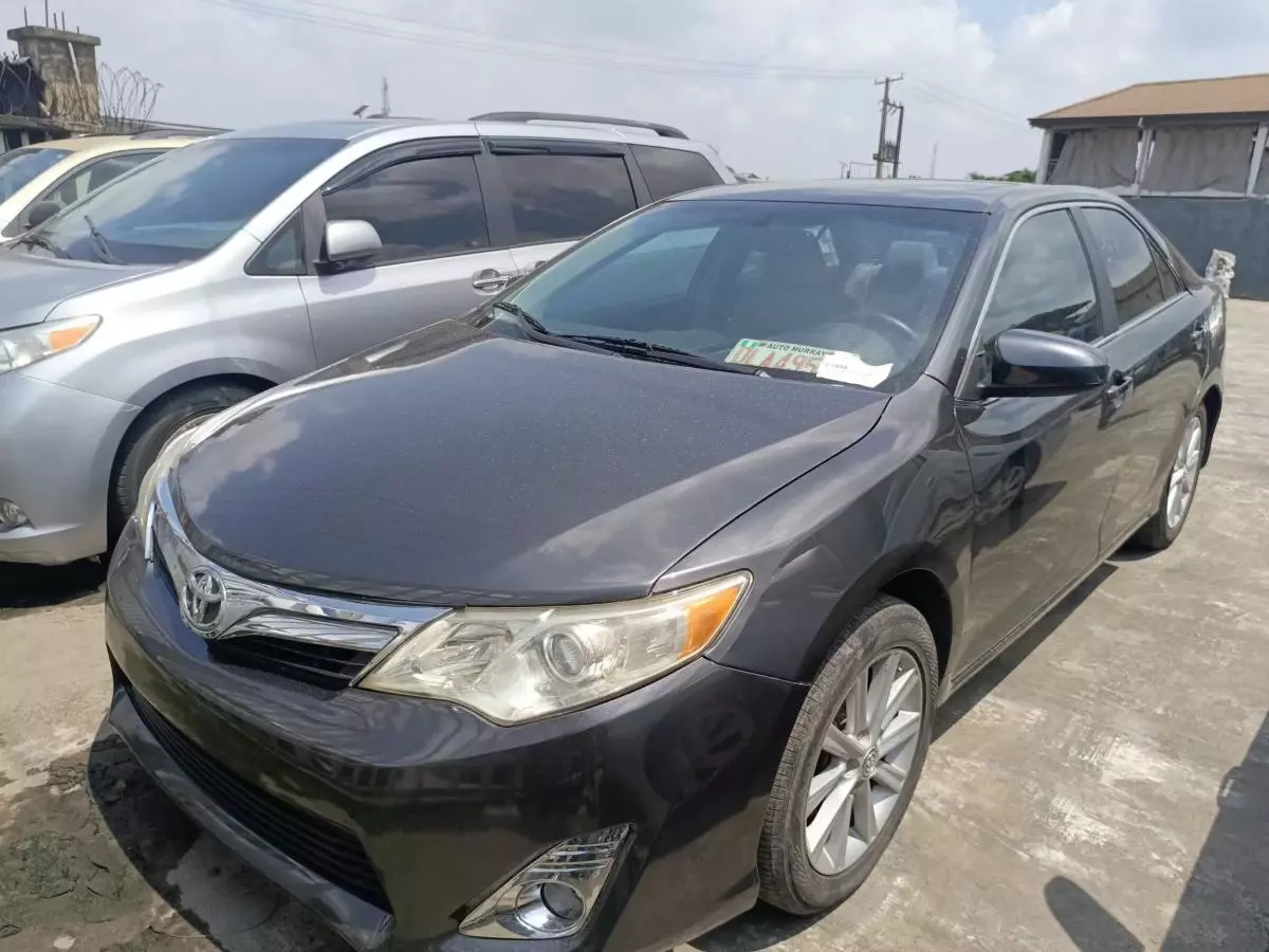 Toyota Camry   - 2014