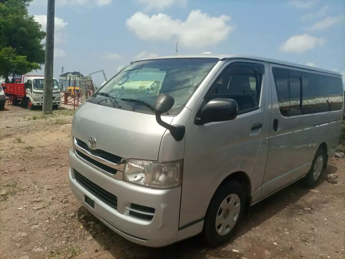 Toyota Hiace   - 2012