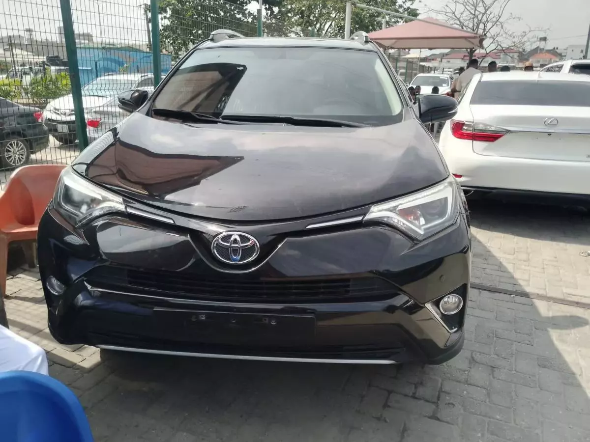 Toyota RAV 4   - 2018