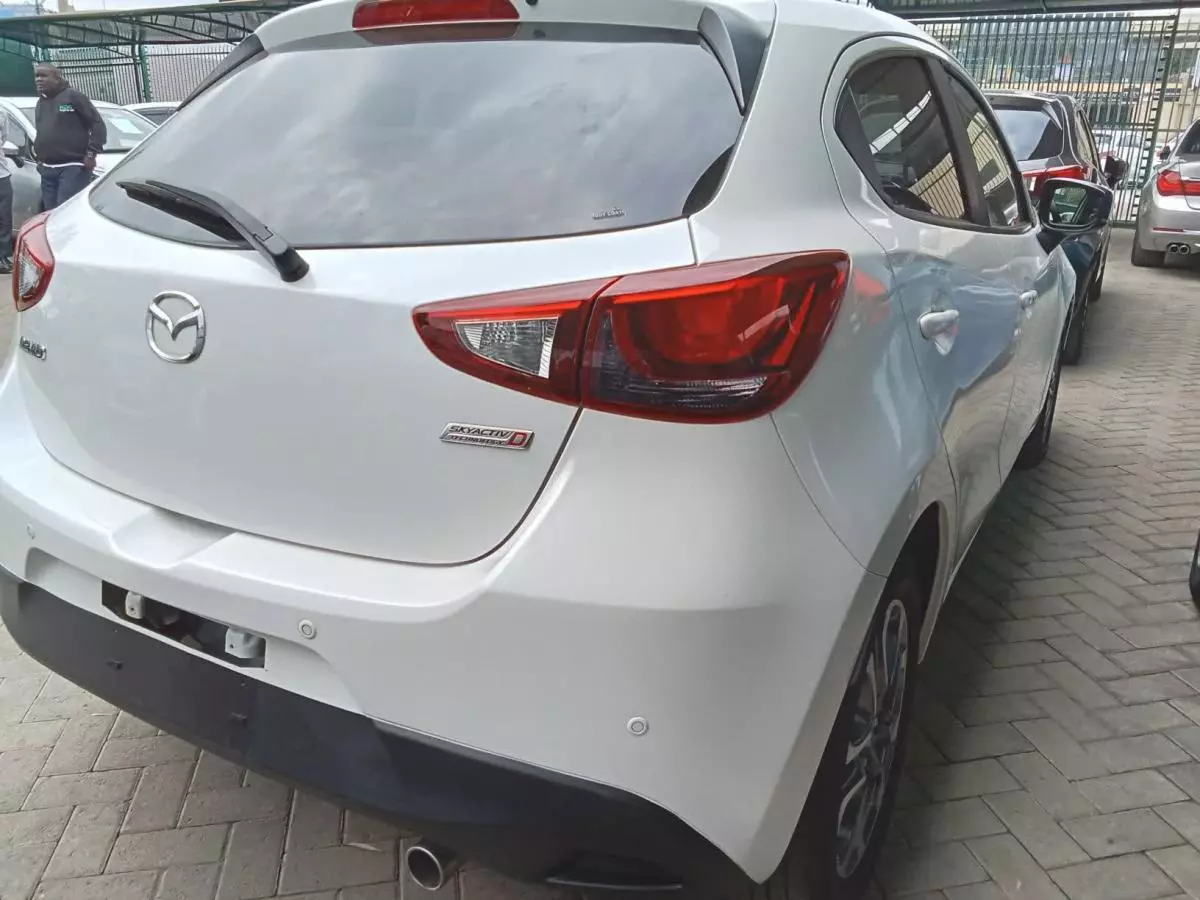 Mazda Demio    - 2017