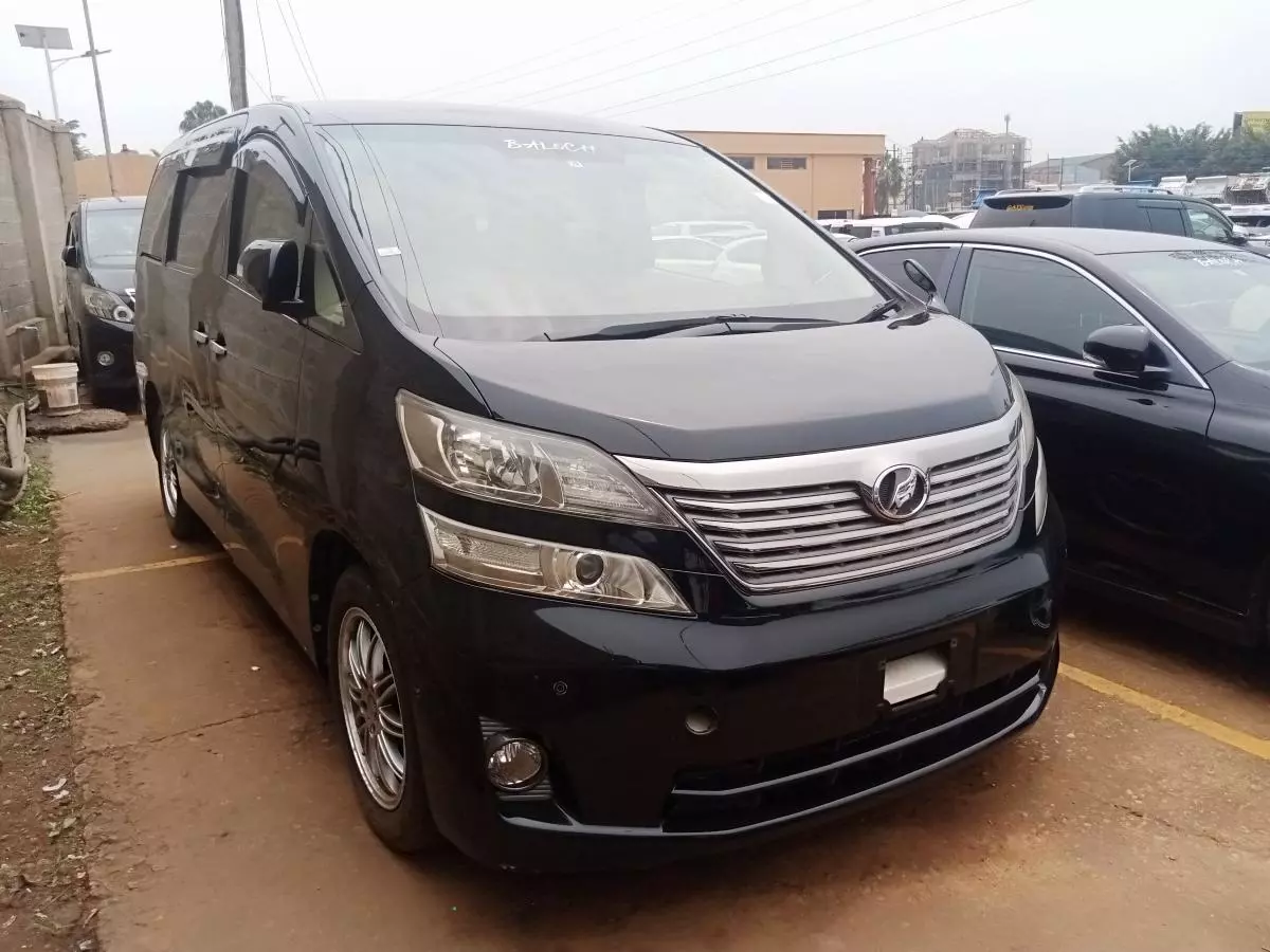 Toyota Vellfire    - 2012