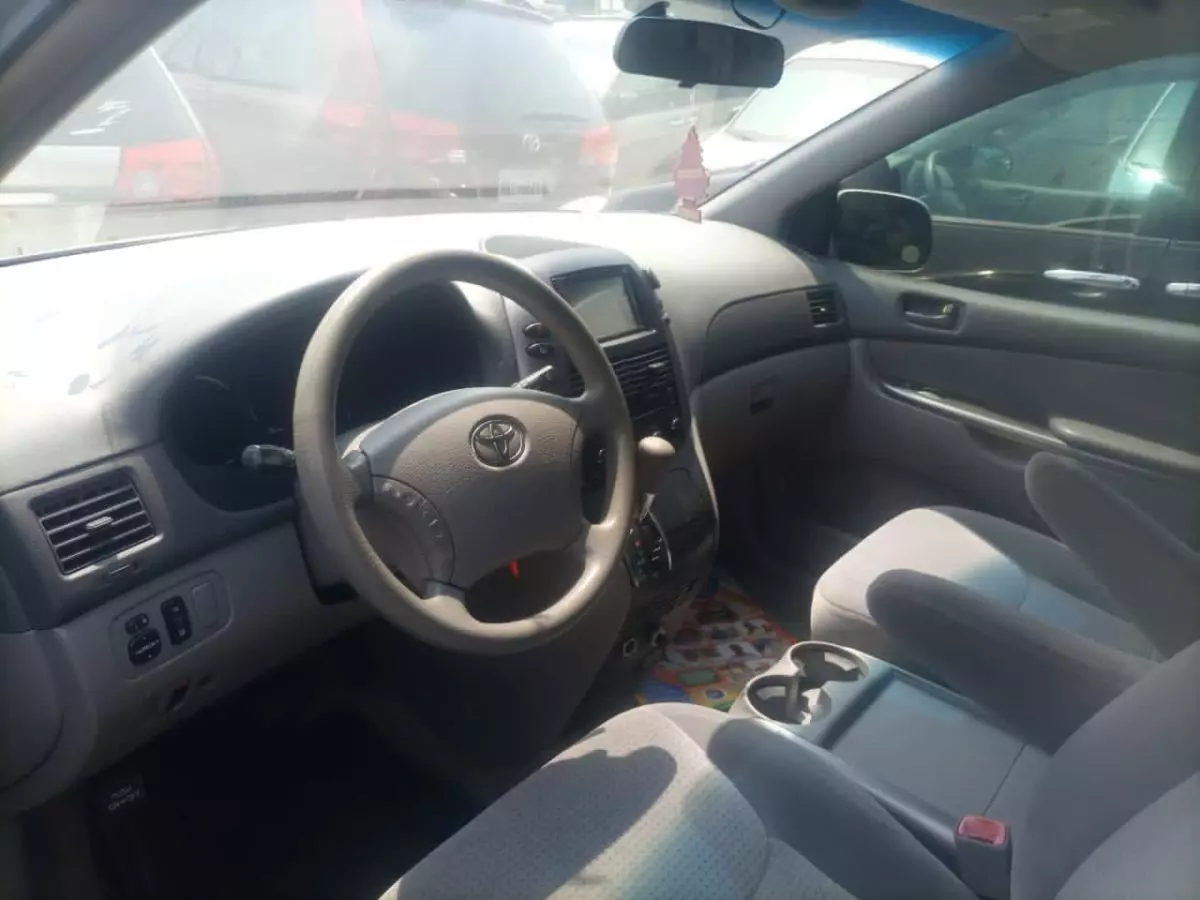 Toyota Sienna - 2006