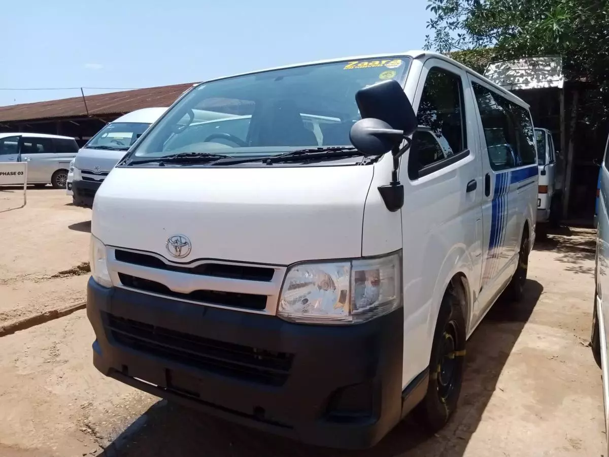 Toyota Hiace   - 2012