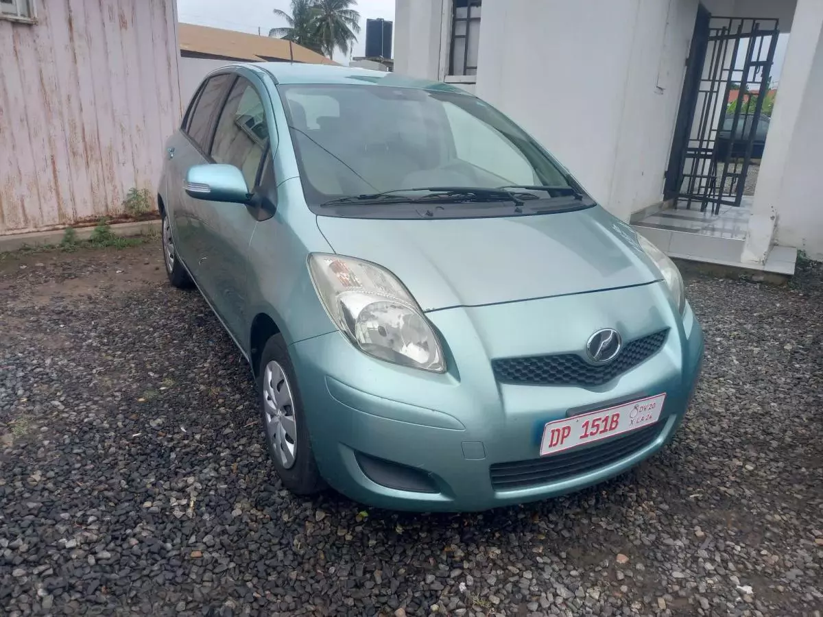 Toyota Vitz   - 2010