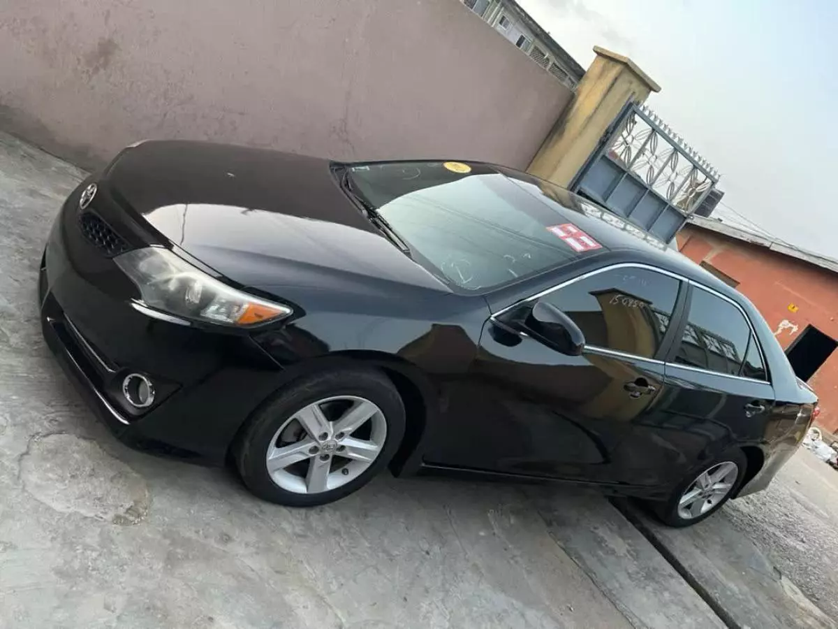 Toyota Camry - 2012