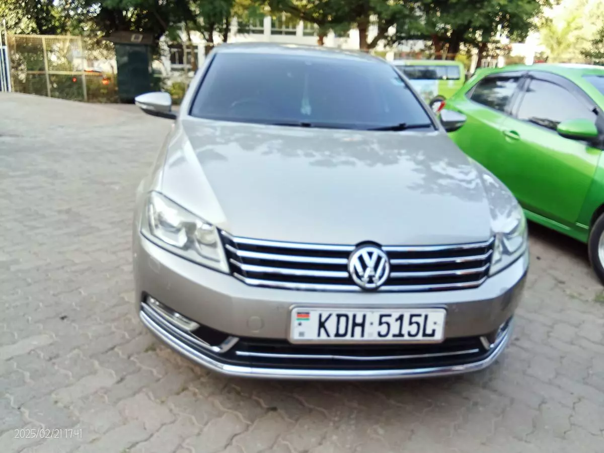 Volkswagen Passat   - 2014