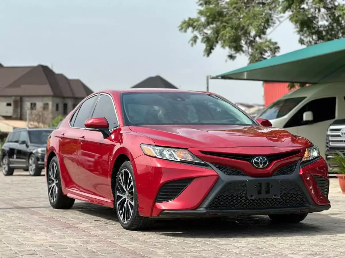 Toyota Camry   - 2019