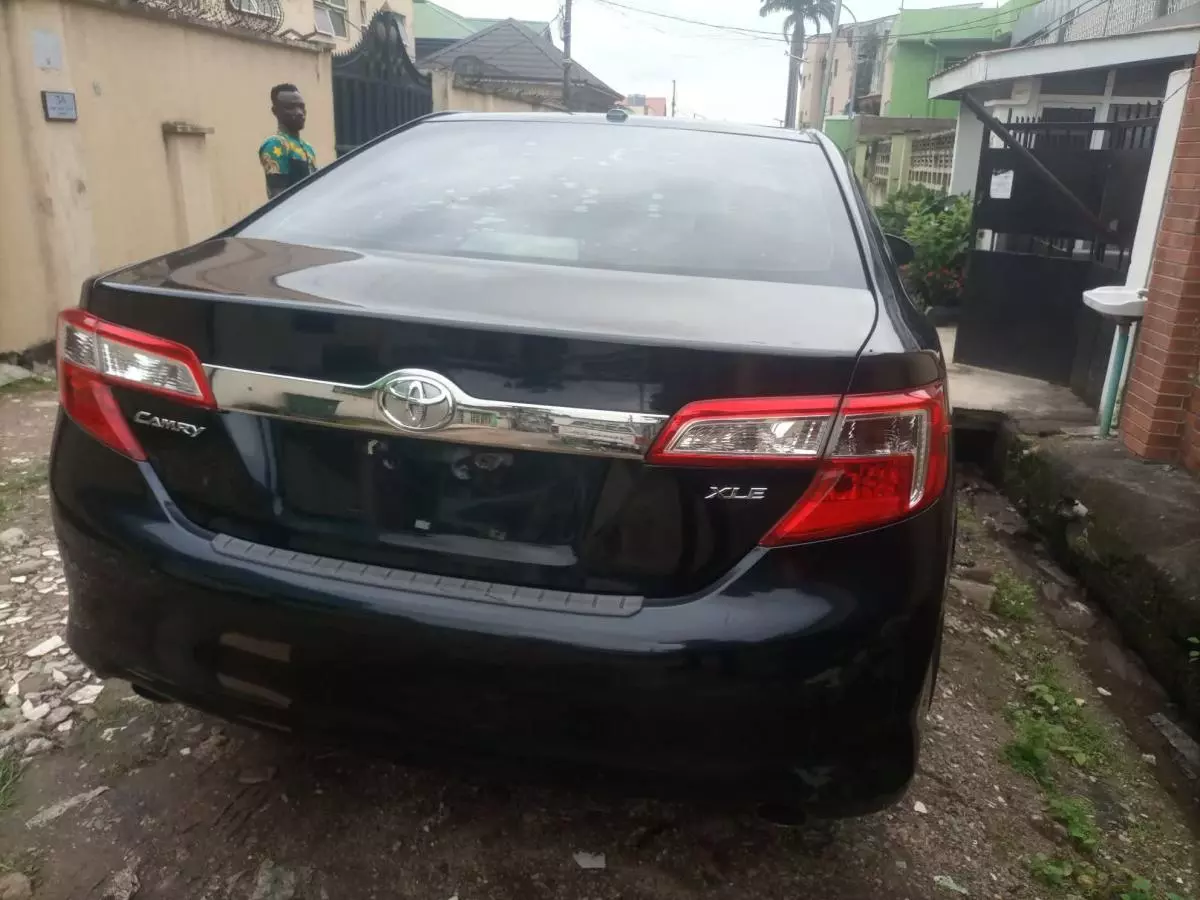 Toyota Camry - 2012