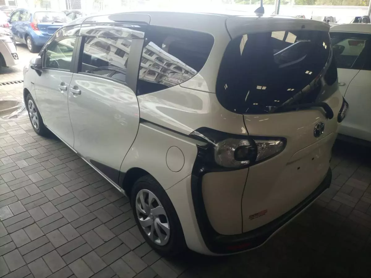 Toyota Sienta Hybrid    - 2016