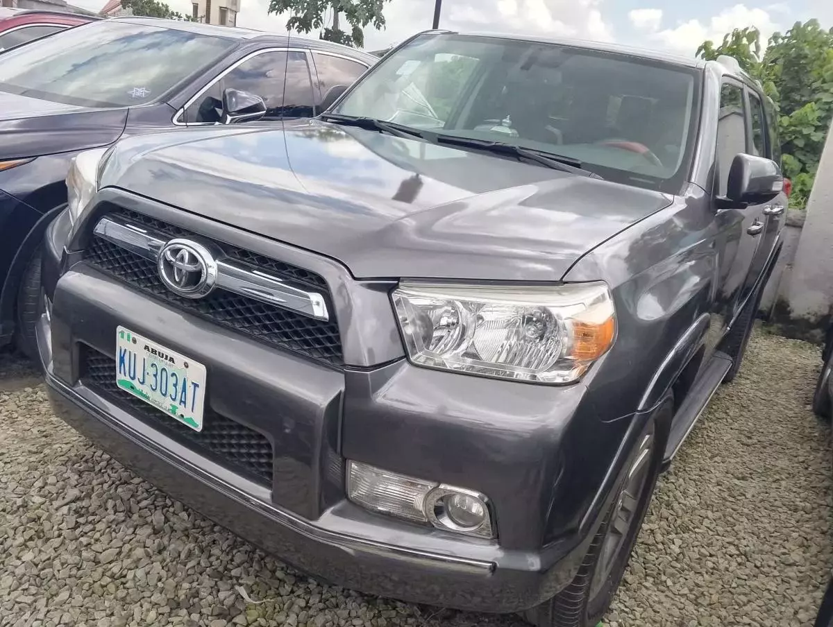 Toyota 4-Runner   - 2010