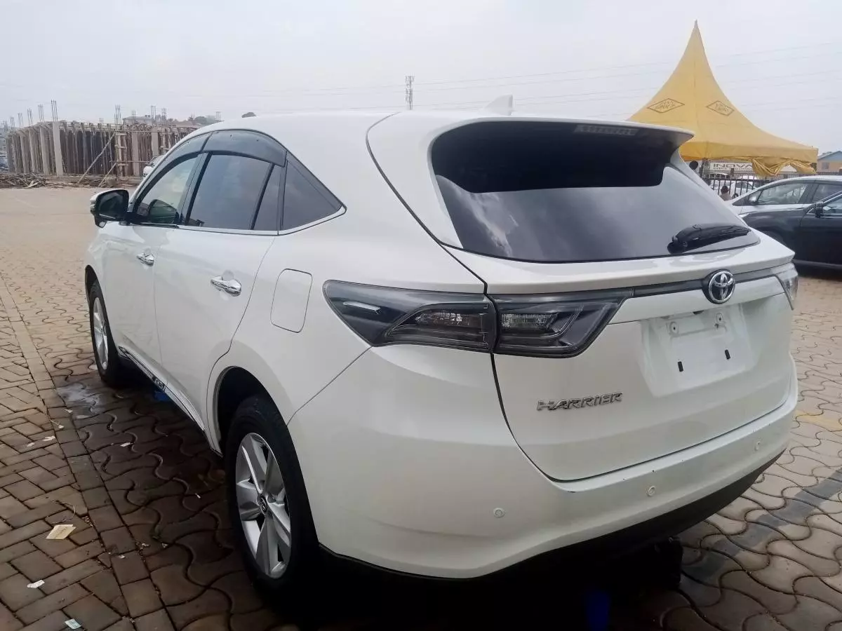 Toyota Harrier   - 2016