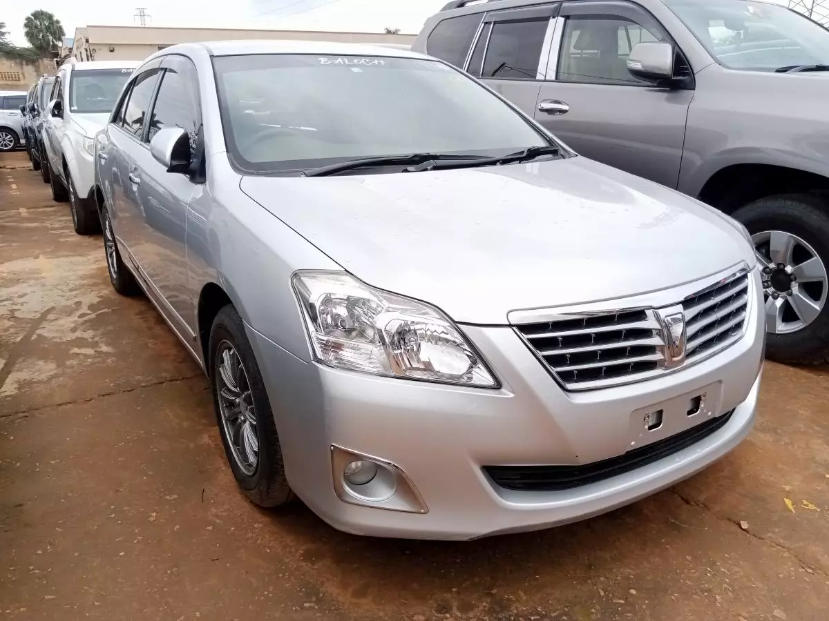 Toyota Premio    - 2012