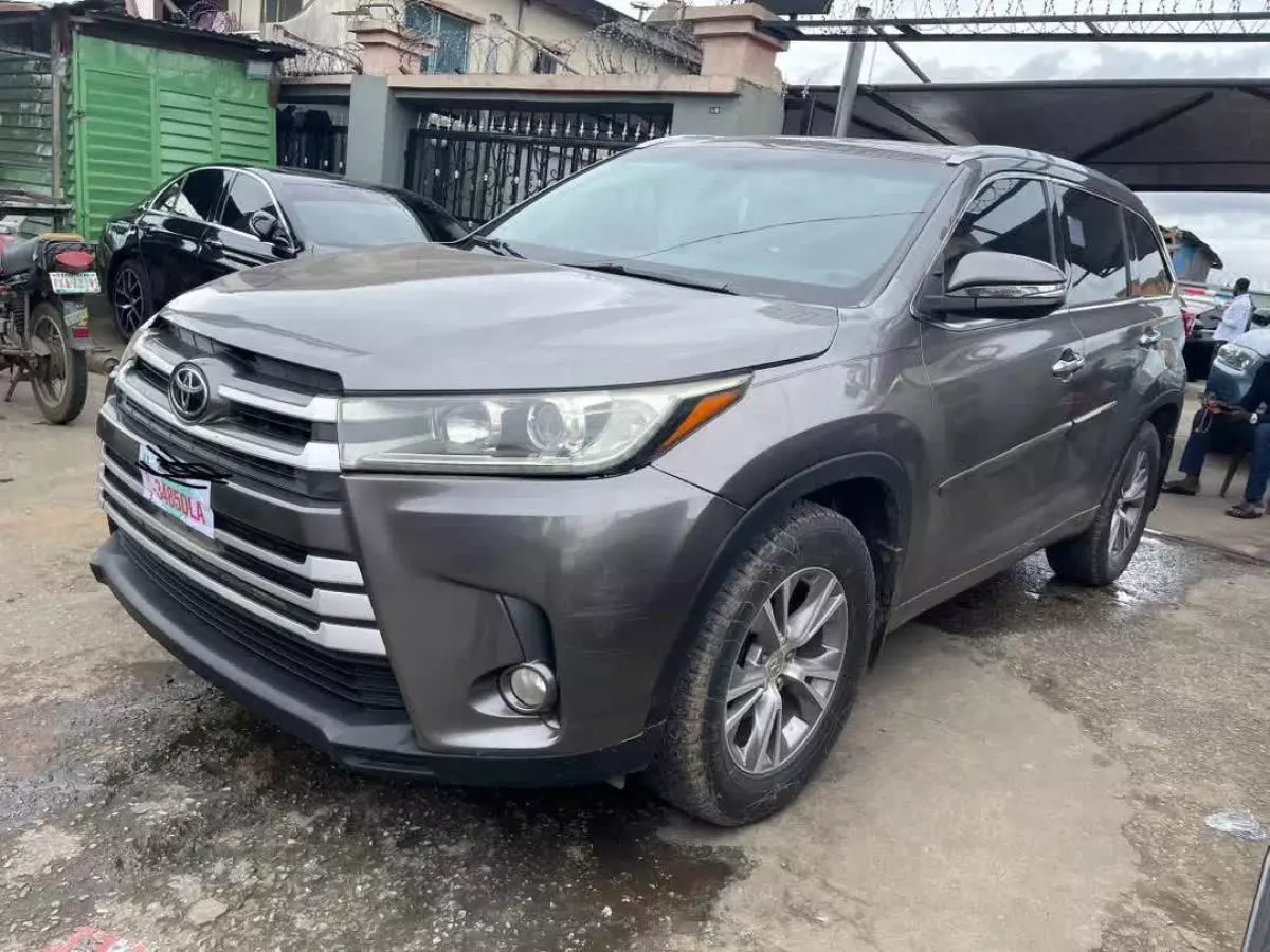 Toyota Highlander   - 2014