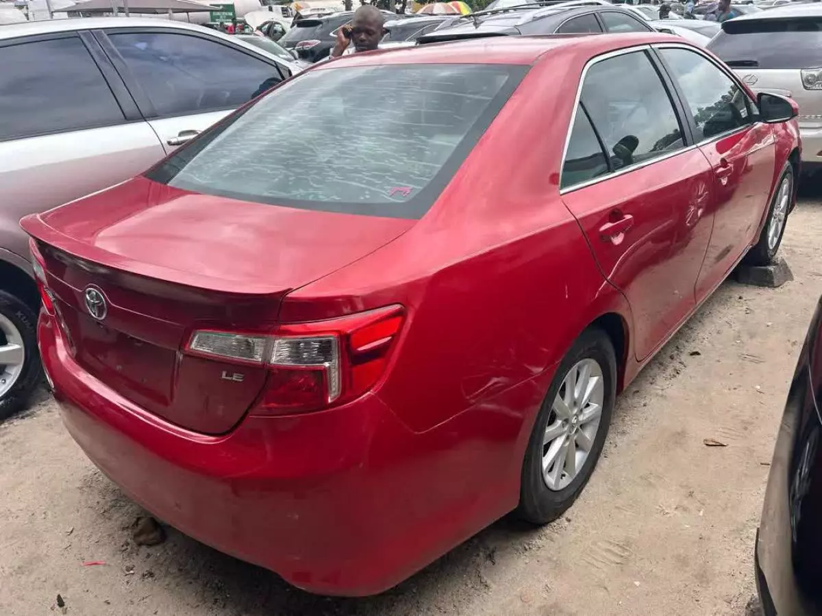 Toyota Camry   - 2012