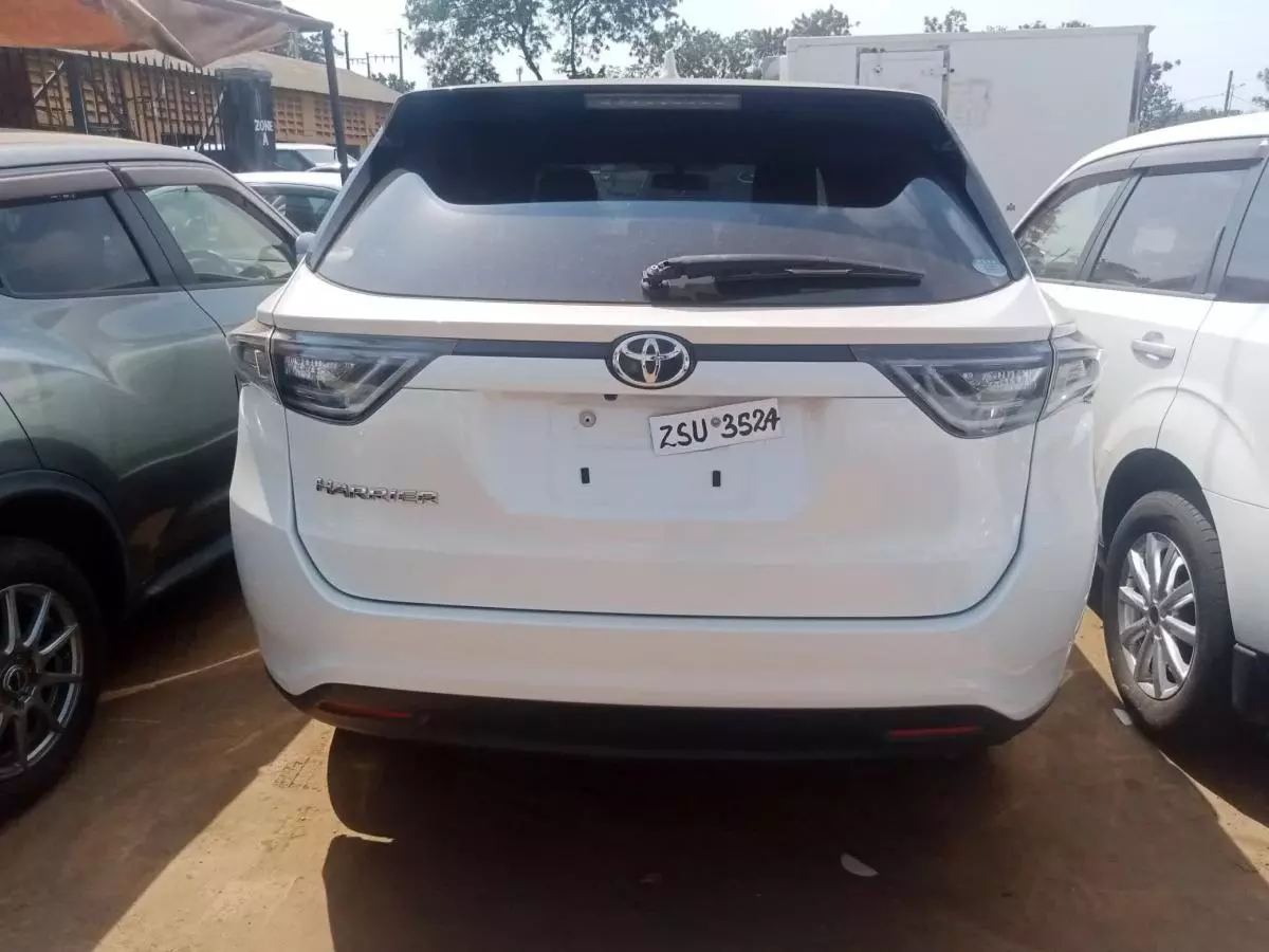 Toyota Harrier   - 2016