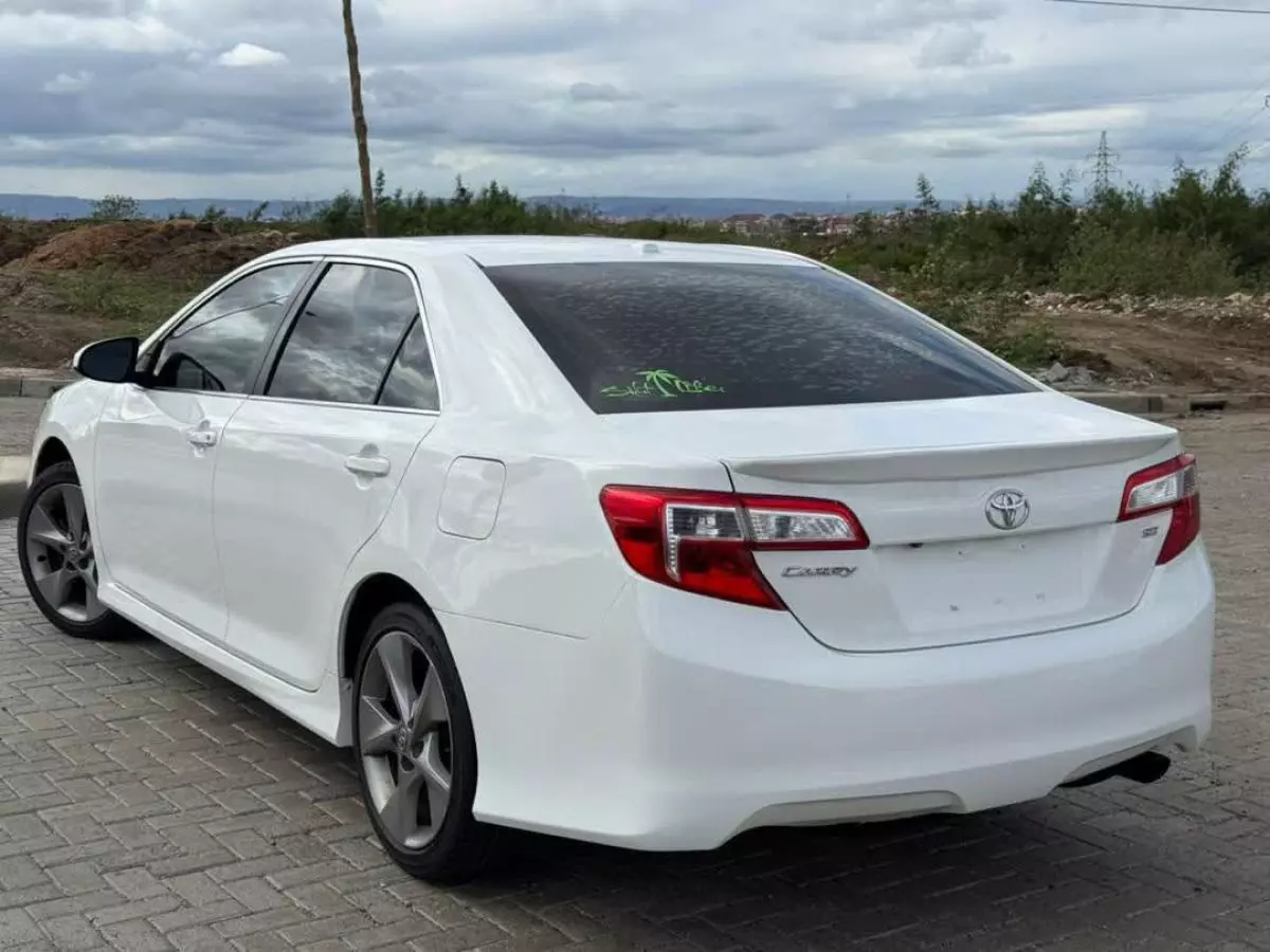 Toyota Camry   - 2013