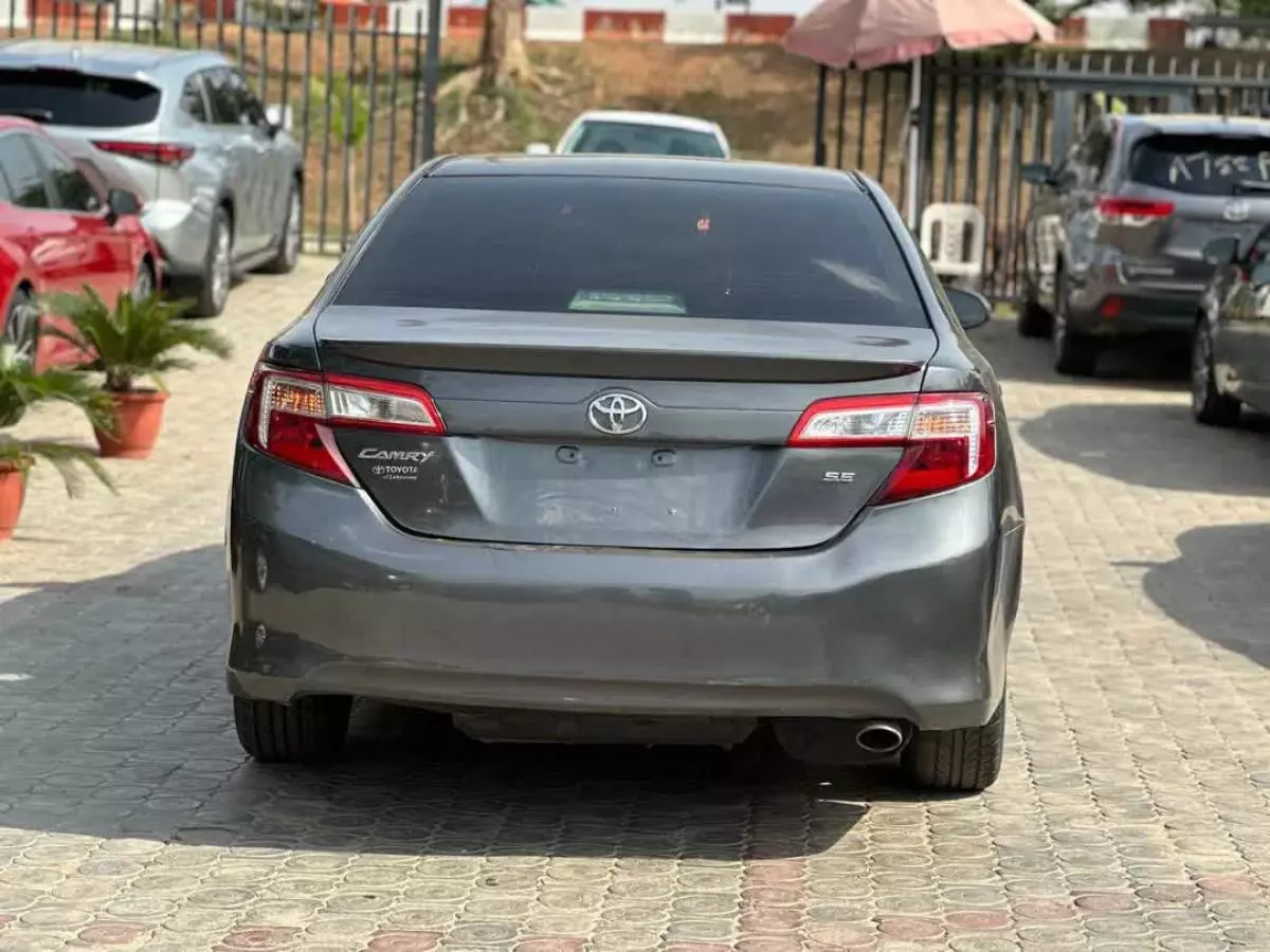 Toyota Camry   - 2013