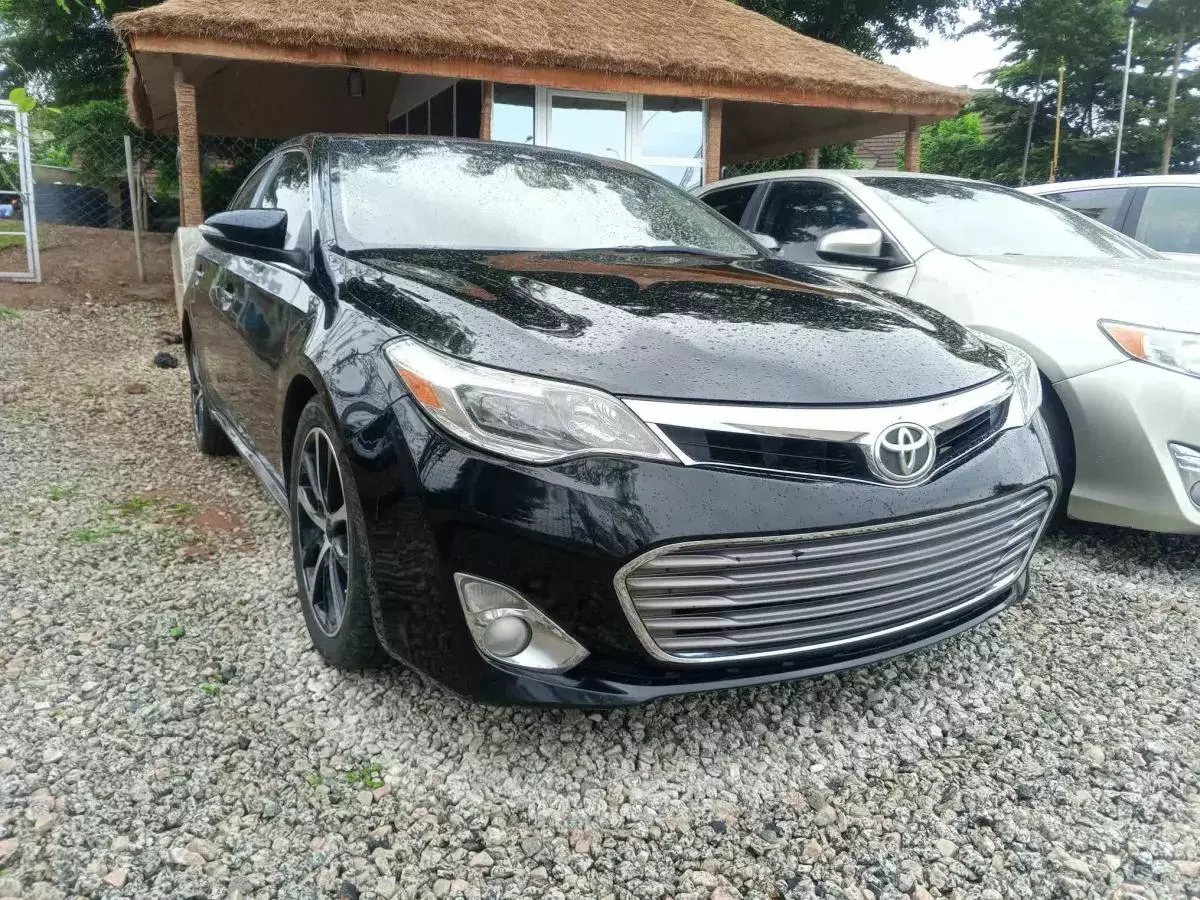 Toyota Avalon   - 2013