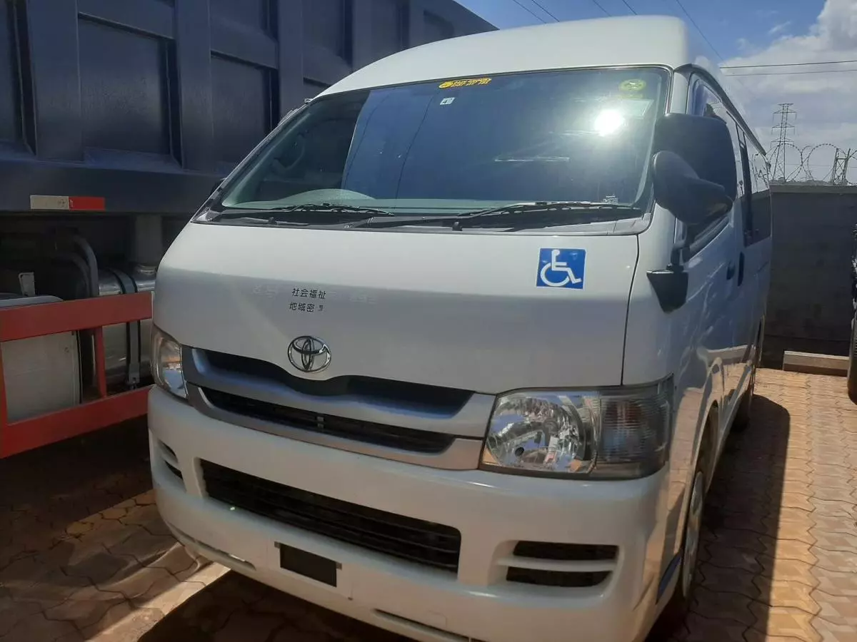 Toyota Hiace   - 2010