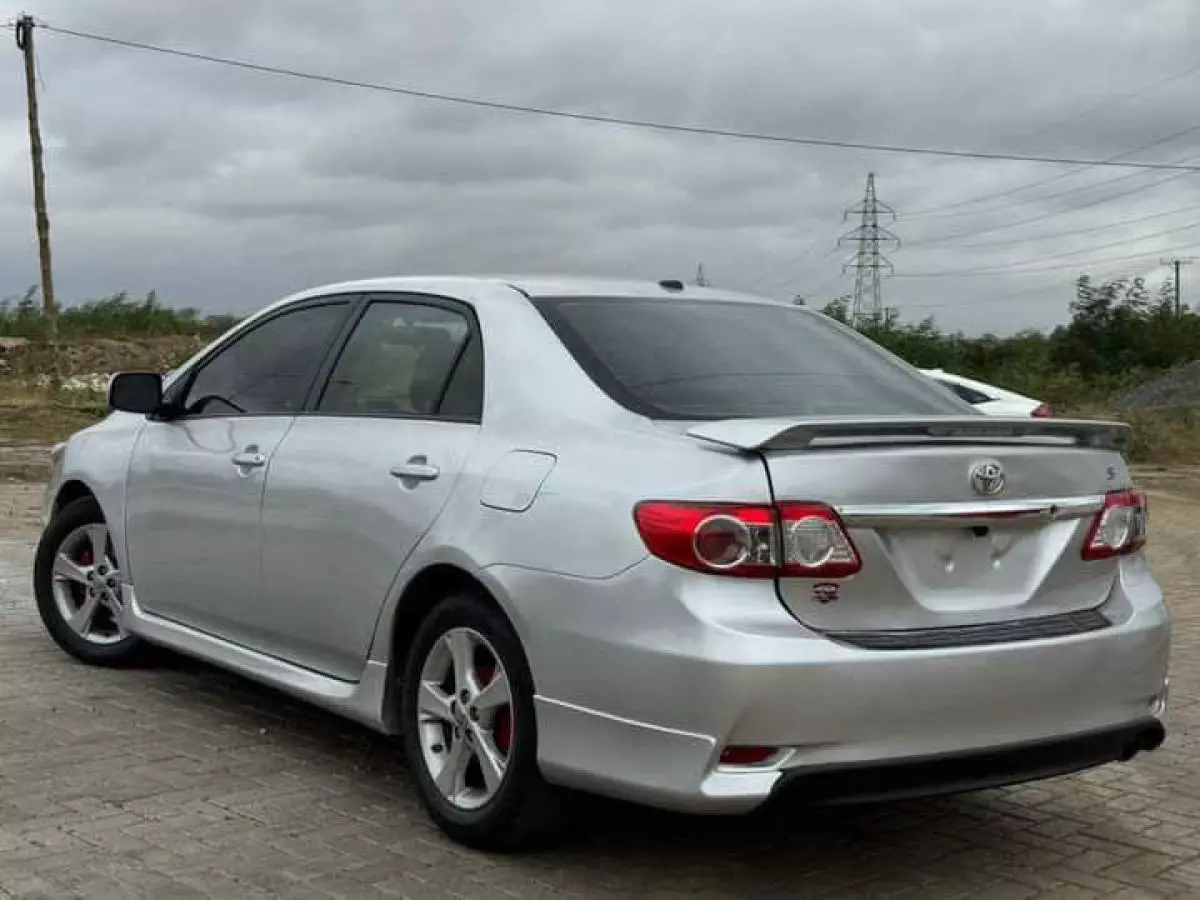 Toyota Corolla   - 2013