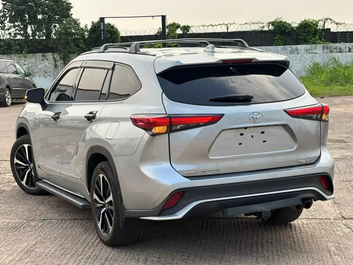 Toyota Highlander   - 2022