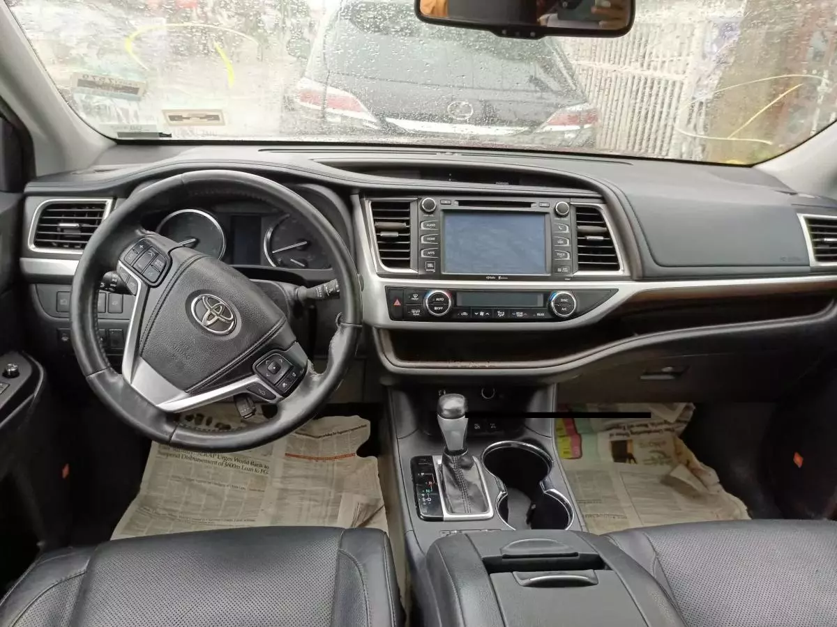 Toyota Highlander   - 2014