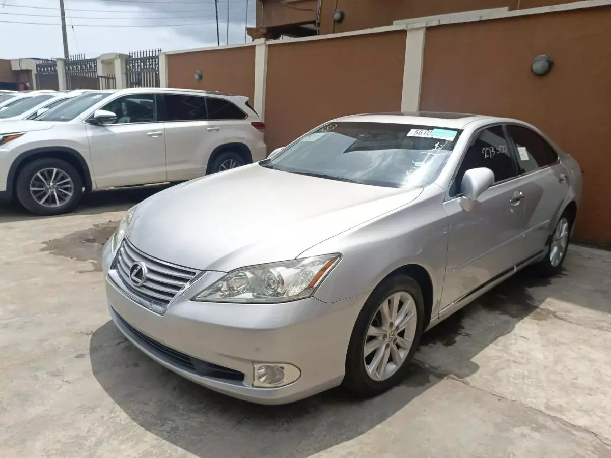 Lexus ES 350   - 2010