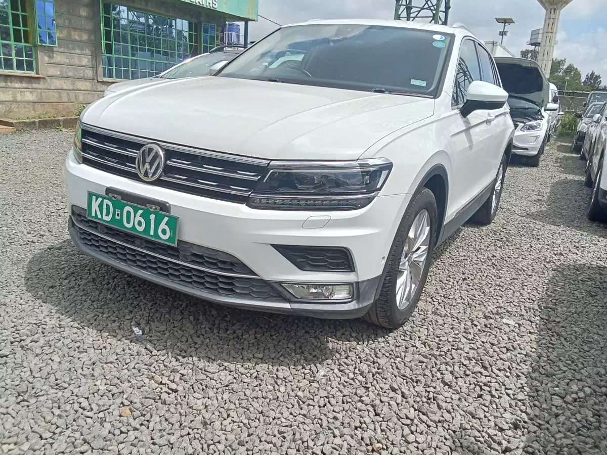 Volkswagen Tiguan   - 2017