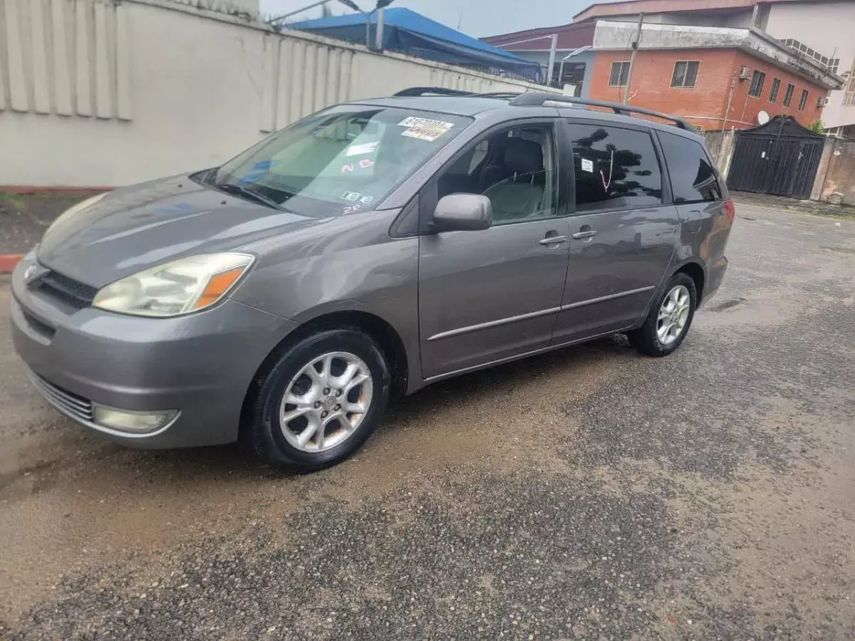 Toyota Sienna   - 2005