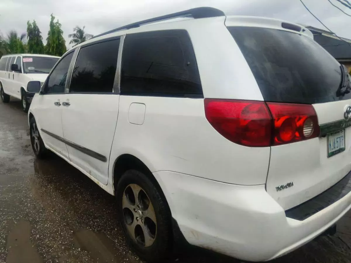 Toyota Sienna   - 2008