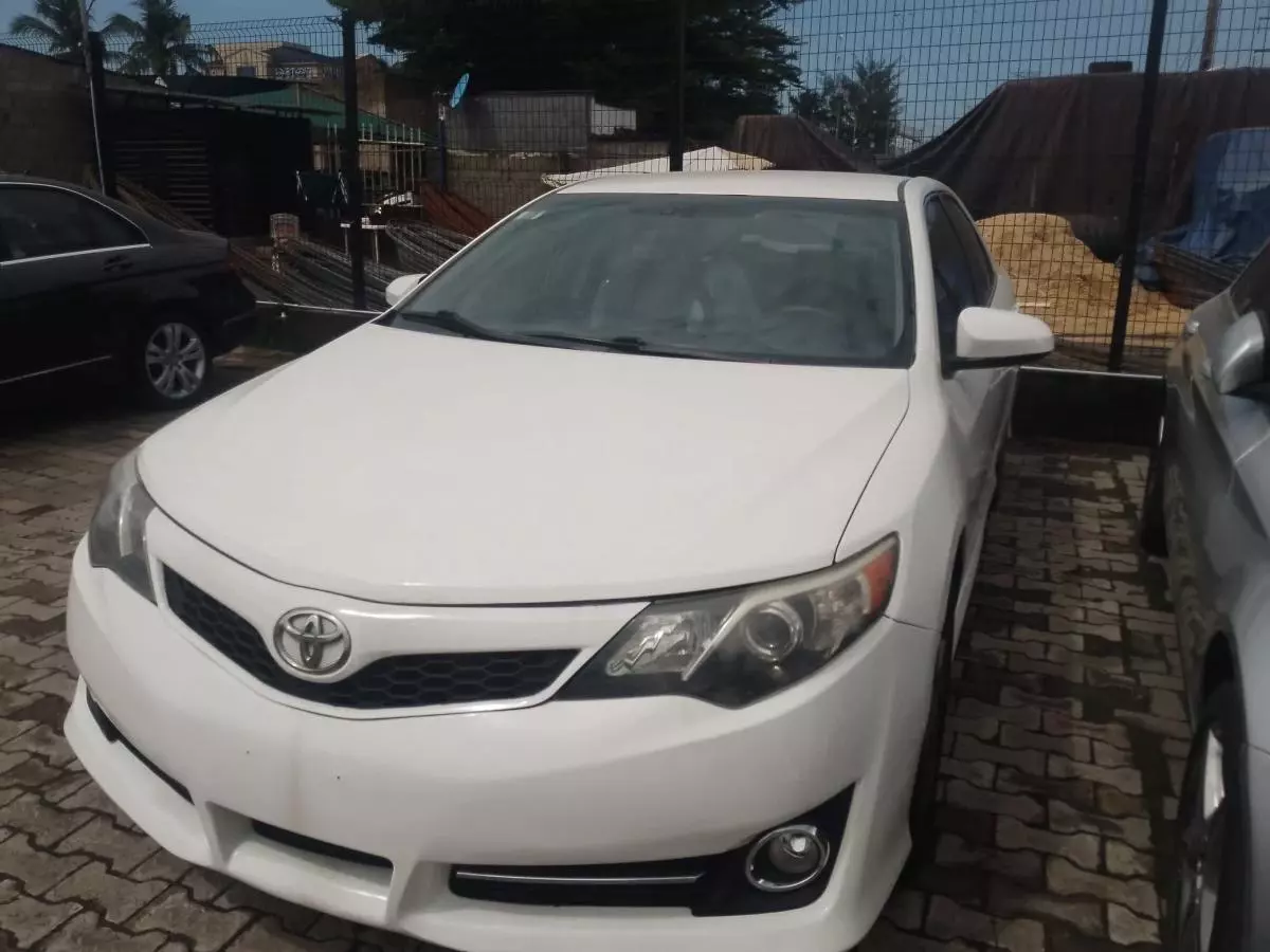 Toyota Camry   - 2014