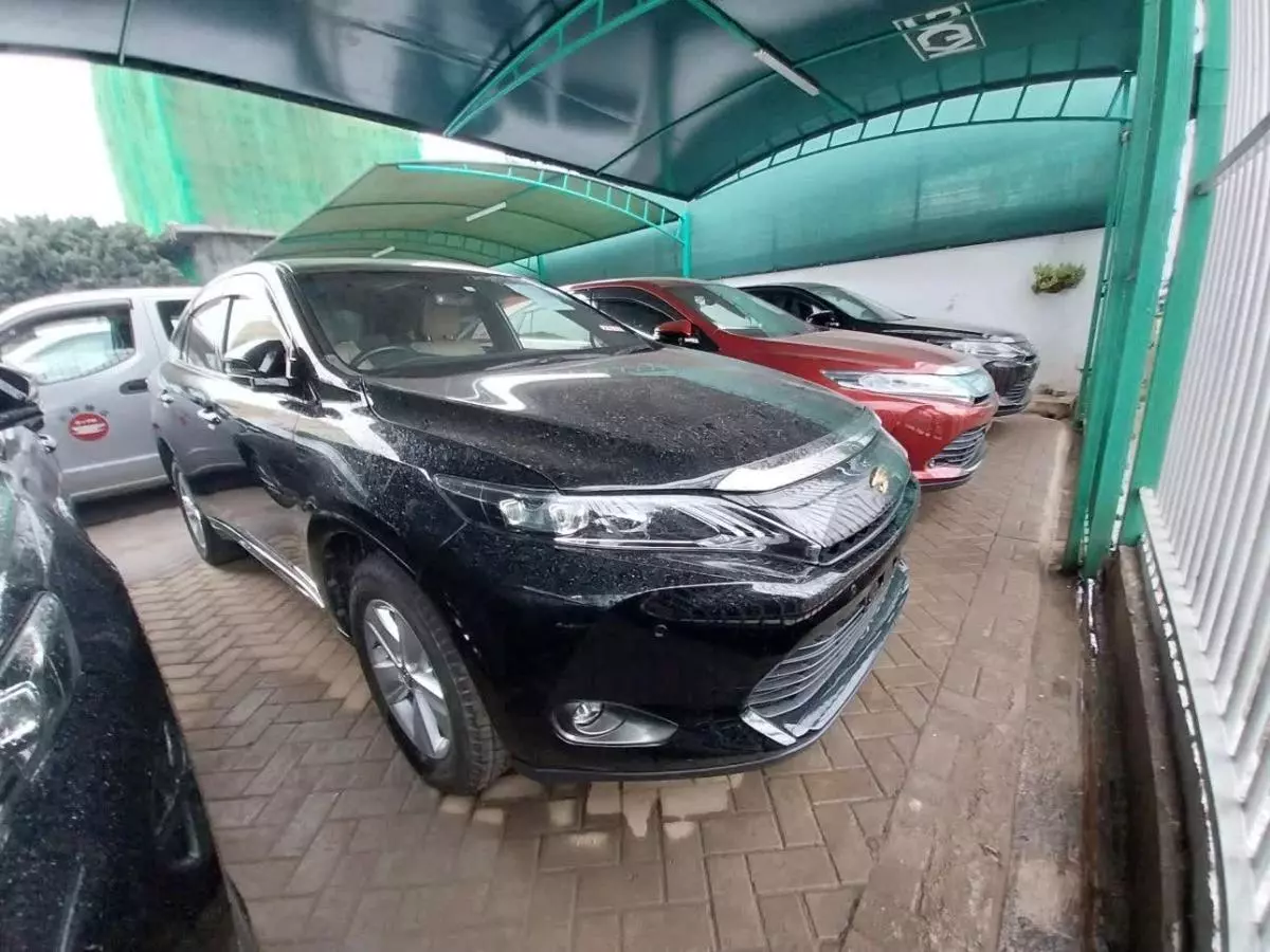 Toyota Harrier   - 2017