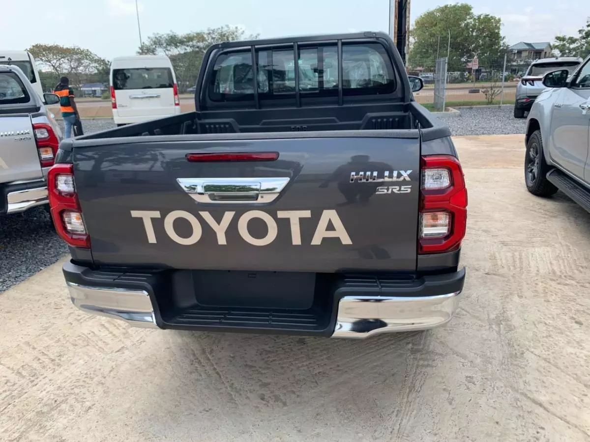 Toyota Hilux   - 2024