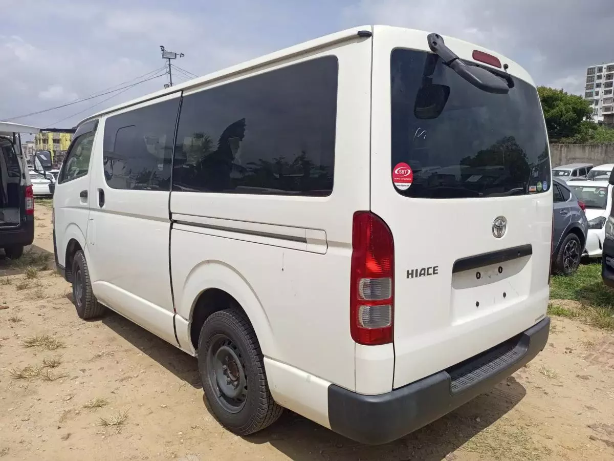 Toyota Hiace - 2015