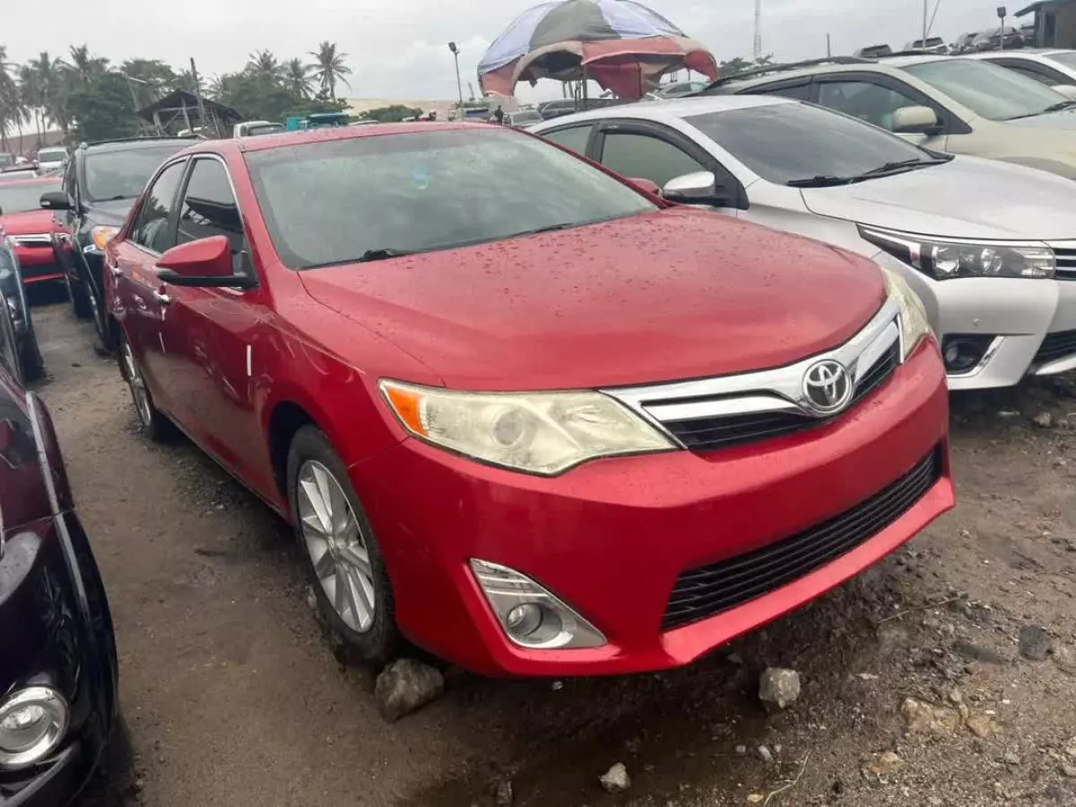 Toyota Camry   - 2012