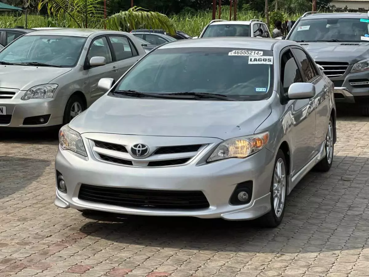 Toyota Corolla   - 2012